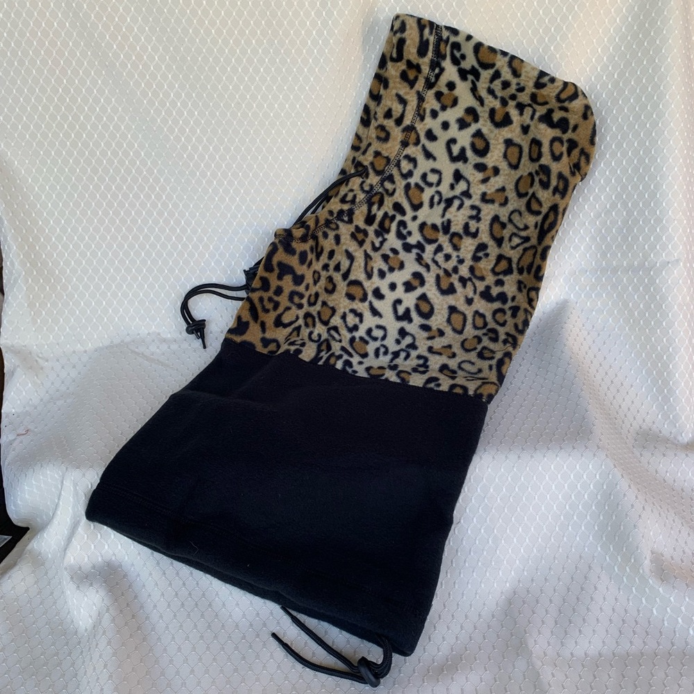 NWOT Hot Headz 6-in-1 fleece hood in leopard print